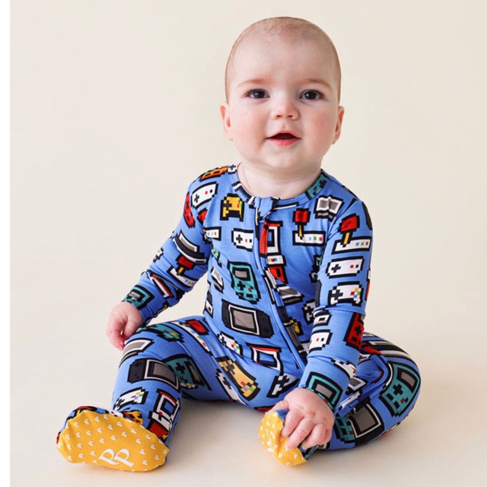 Posh Peanut Bamboo Footie Zippered Pajamas. 6-9 months